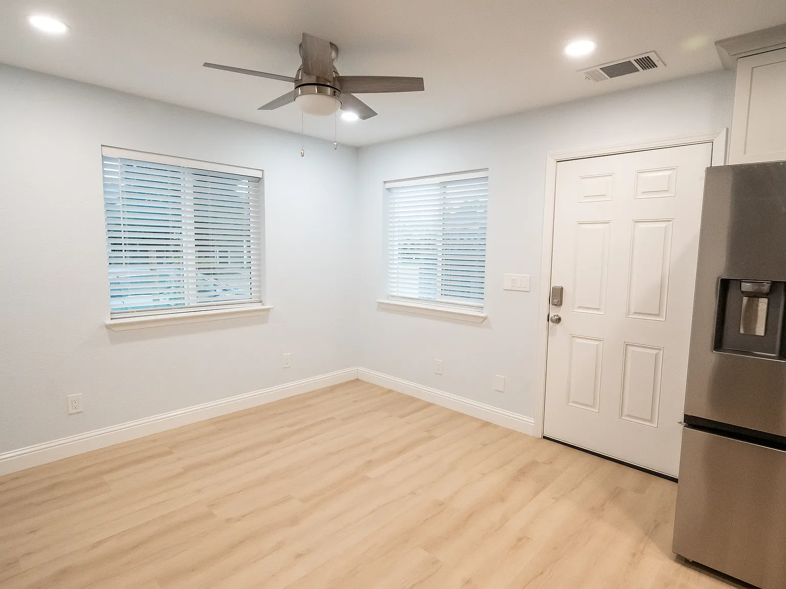 2 bed, 1.5 bath, 730 sqft, $2,999 — Photo 3