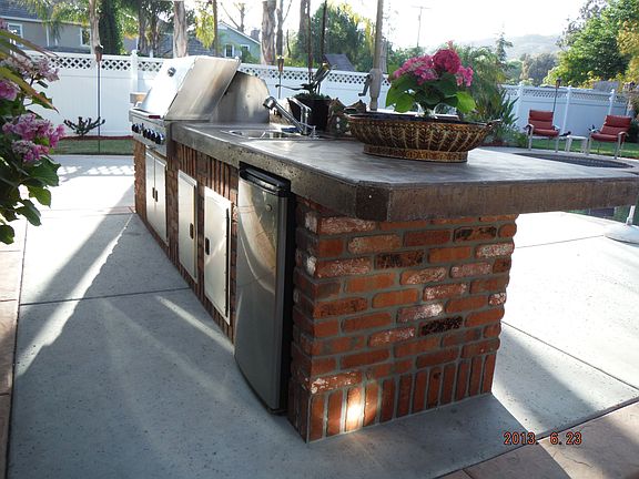 Outdoor kitchen