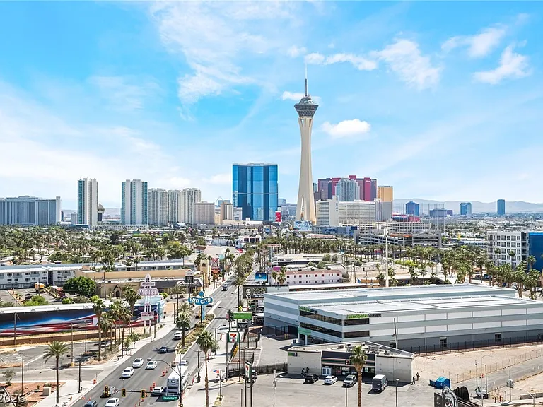 900 Las Vegas Blvd N #911 — Photo 38