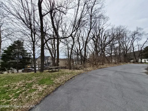 Terrace Dr, Wyoming, PA 18644