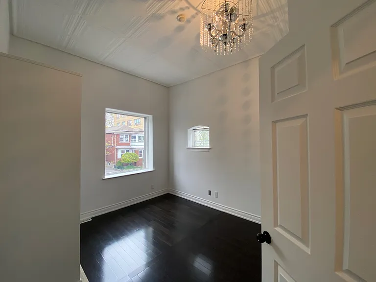 385 Jane St #UPPER FRONT — Photo 11