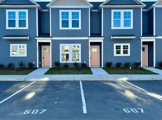 607 Jacks Crossing Dr, Hubert, NC 28539