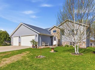 1204 Prairie Ridge Ln, Lester Prairie, MN 55354
