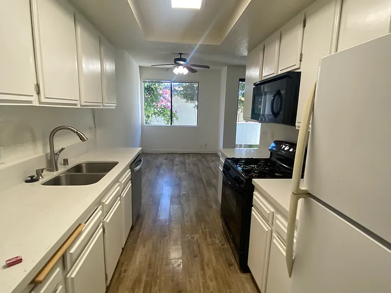 14411 Riverside Dr #10 — Photo 7