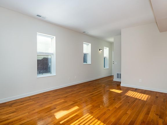 5th image of 5531 Pershing Ave APT 31