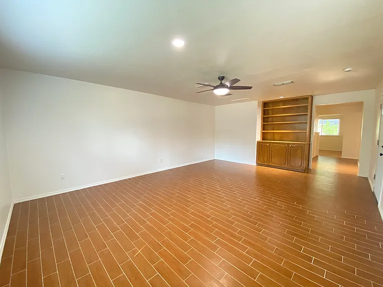2711 Olympia Dr — Photo 5