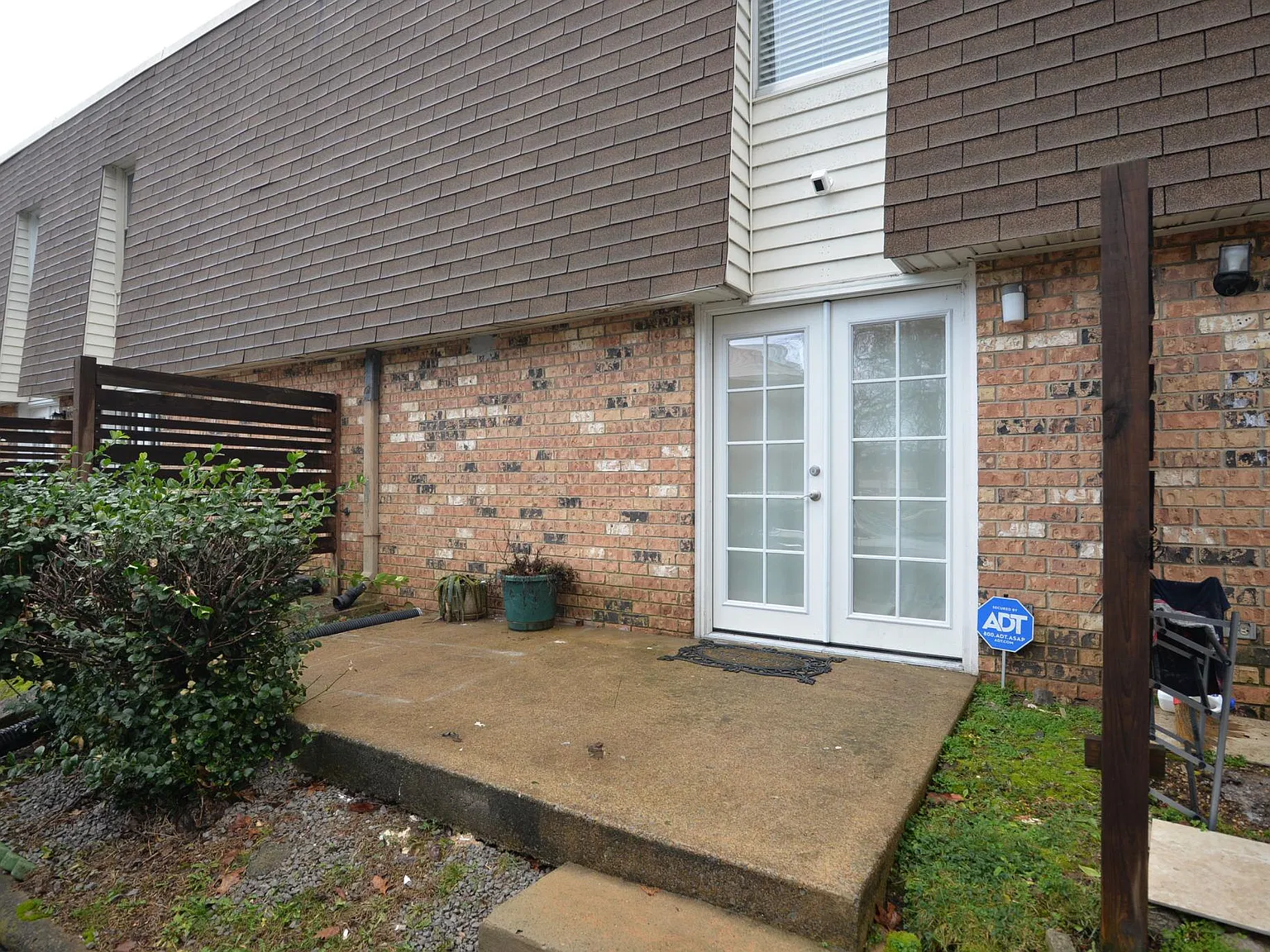 2 bed, 1020 sqft, $1,750 — Photo 2