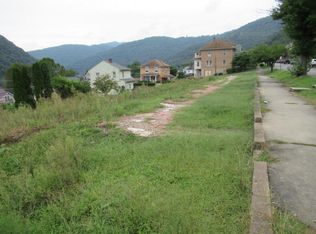 212 9th Ave, Hinton, WV 25951