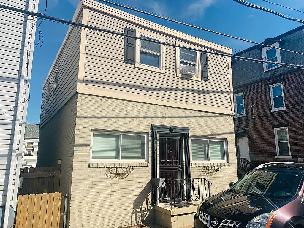 4219 Geneva St photo 1