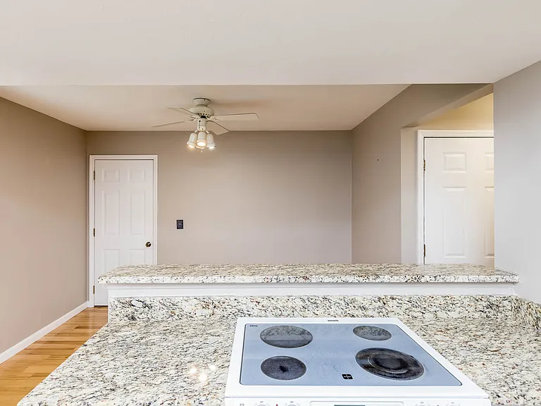 6674 Willow Grove Ln — Photo 10