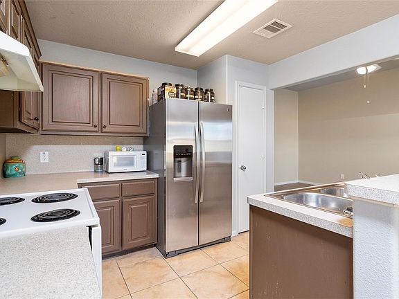 4th image of 9018 Amberjack Dr