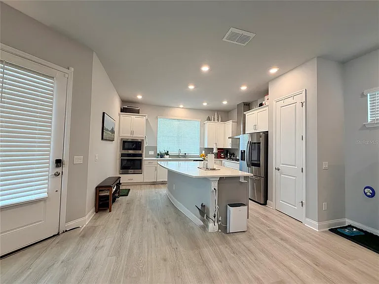 660 Rosewood Way — Photo 4