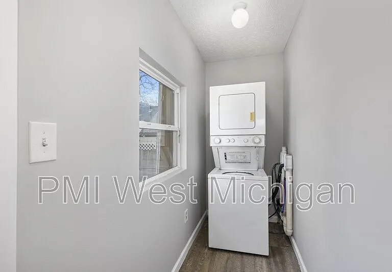 1038 3rd St NW — Photo 13