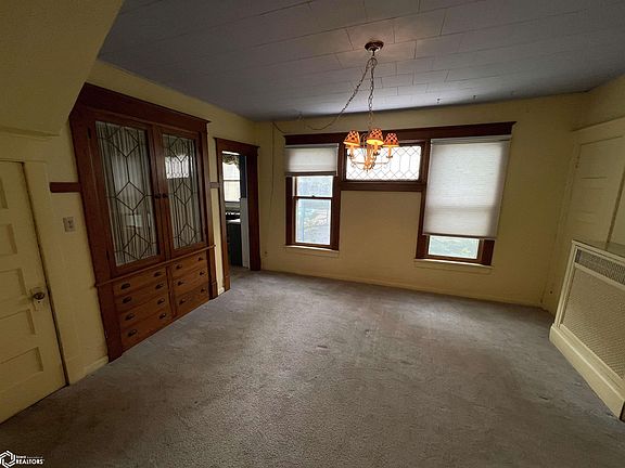4th image of 832 Water St