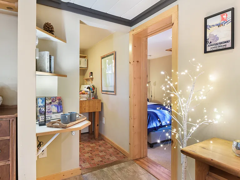 510 Pioneer Way — Photo 12
