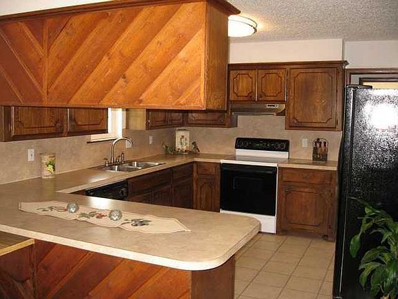 3rd image of 30 Whispering Oaks Dr