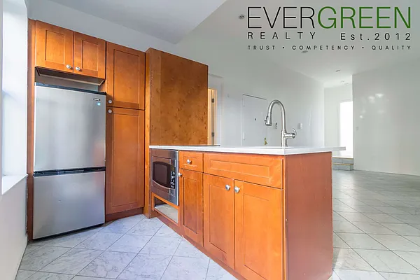 Rented by Evergreen Apartments BK | media 61