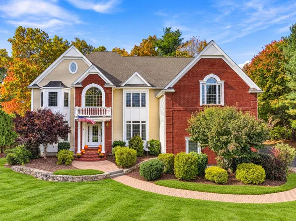 8 Connelly Hill Rd, Hopkinton, MA 01748