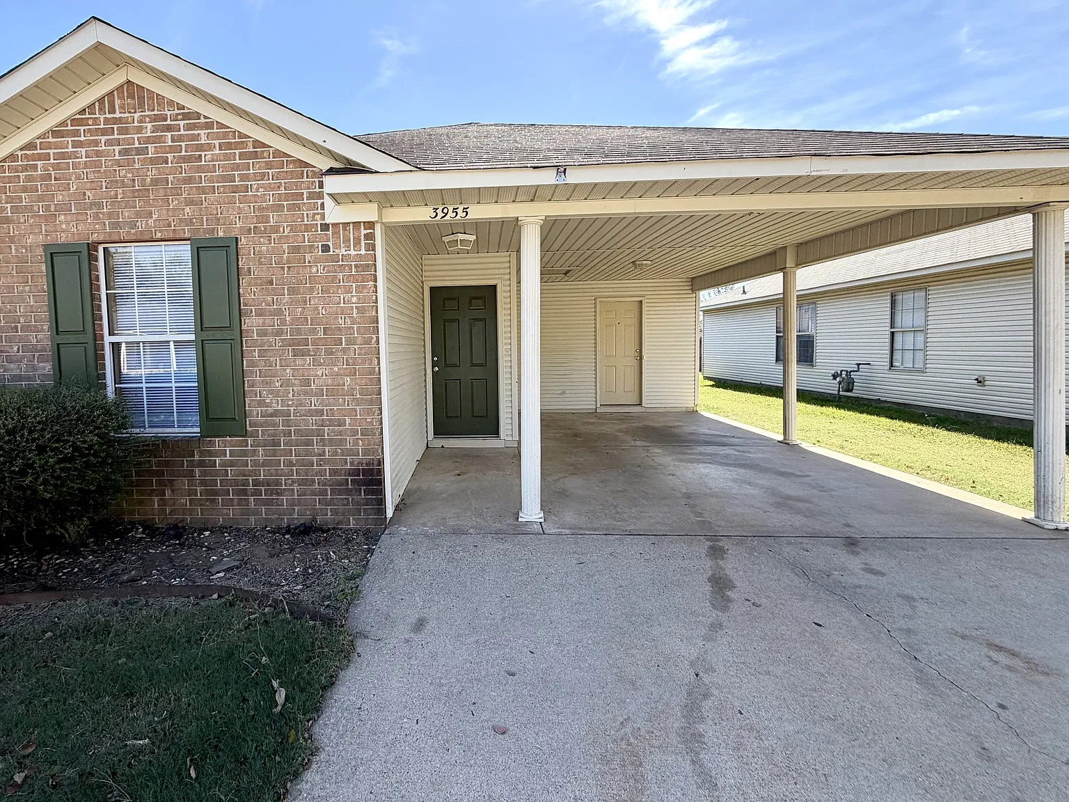 3 bed, 1100 sqft, $1,350 — Photo 1