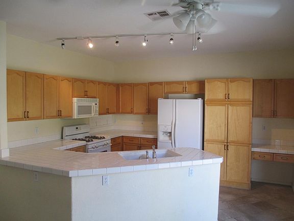 Kitchen with Nook and Breakfast bar