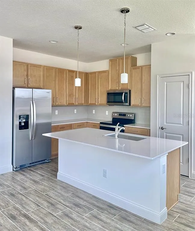 3 bed, 2.0 bath, 1580 sqft, $2,000 — Photo 2