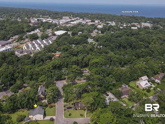 5th image of 207 Park Dr