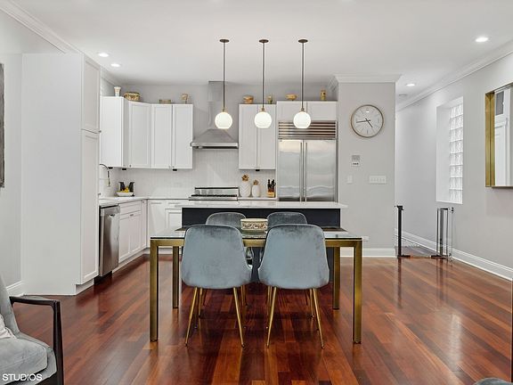 2nd image of 1087 N Hermitage Ave APT 1