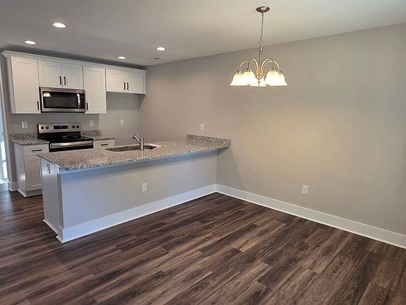 5th image of 1747 Summit Ave