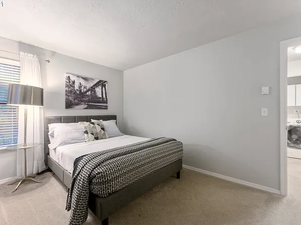 4000 Carman Dr, Lake Oswego, OR