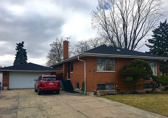 8600 S Kenwood Ave photo 1