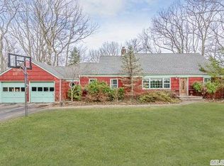 49 Green Meadow Ln, Huntington, NY 11743