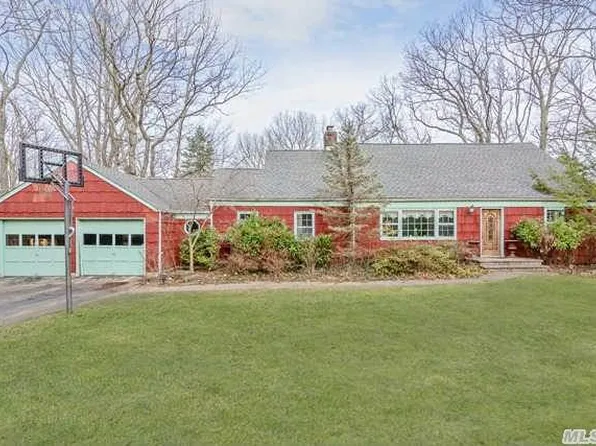 49 Green Meadow Ln, Huntington, NY 11743