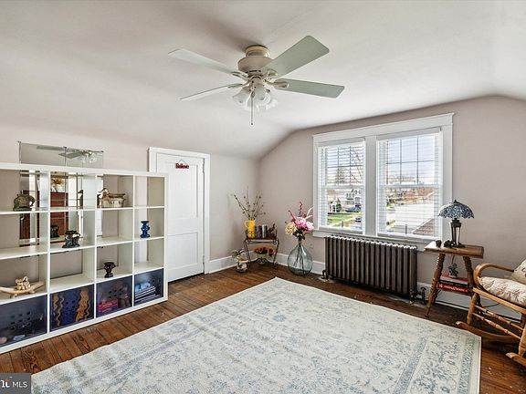 4th image of 4037 Rosemont Ave