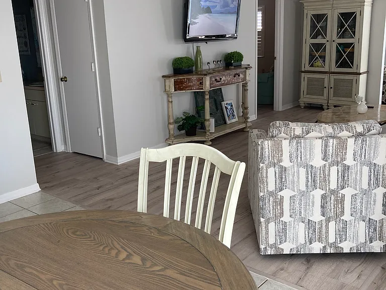 1201 Flores Ave — Photo 12