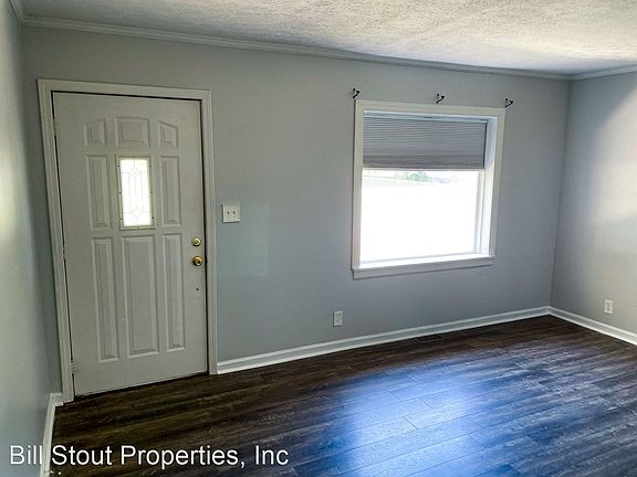2nd image of 370 Eastview Dr