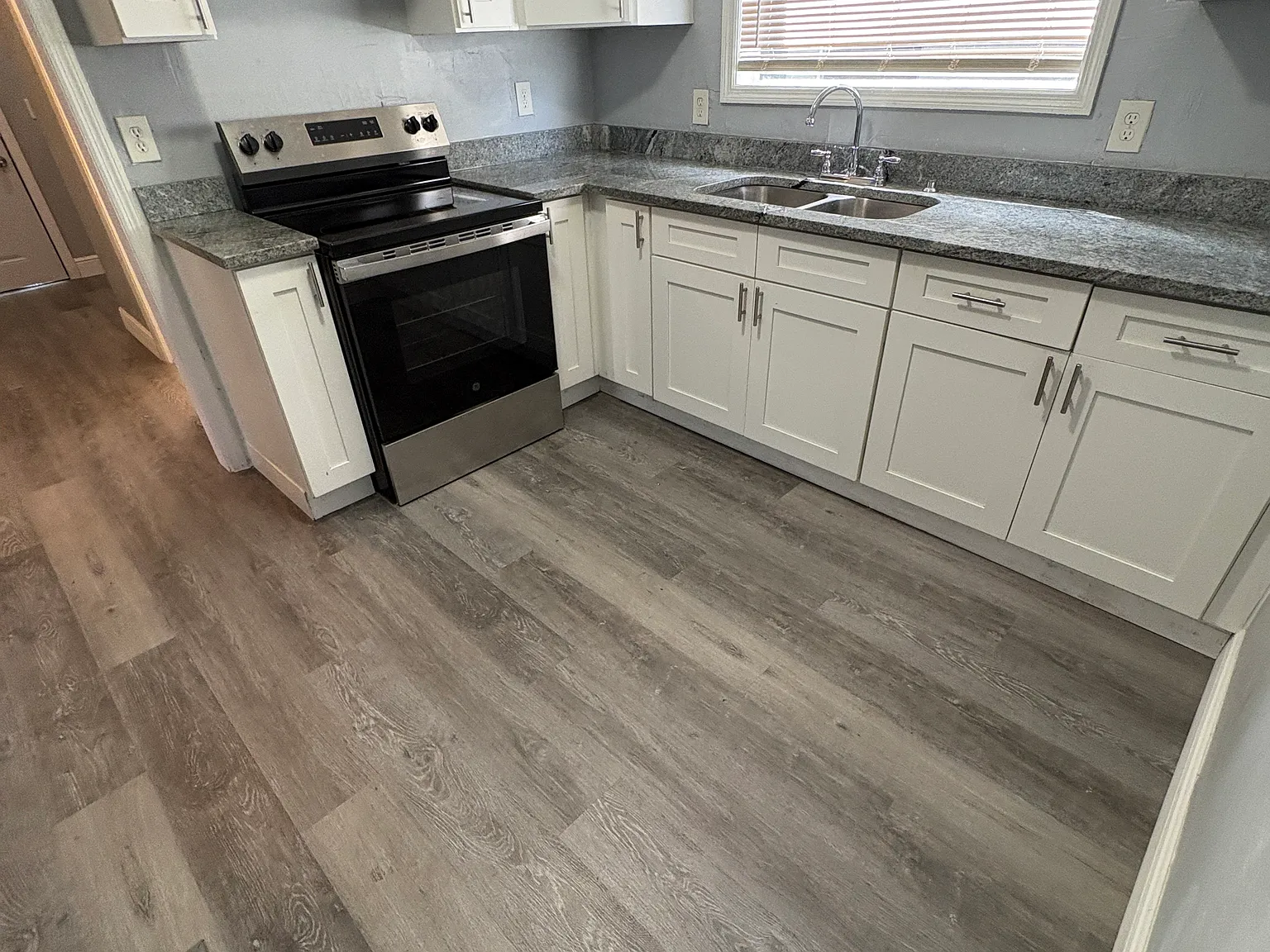 2312 W Spruce St — Photo 4