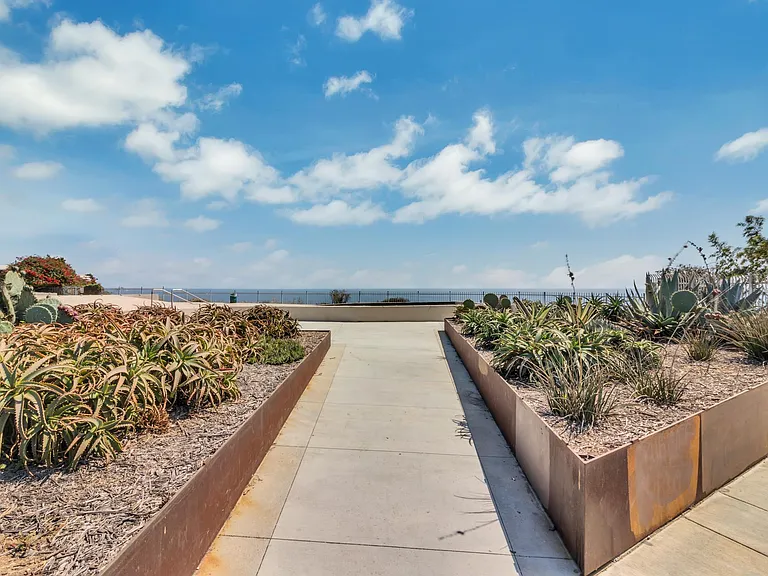 Anchor Point — Photo 70