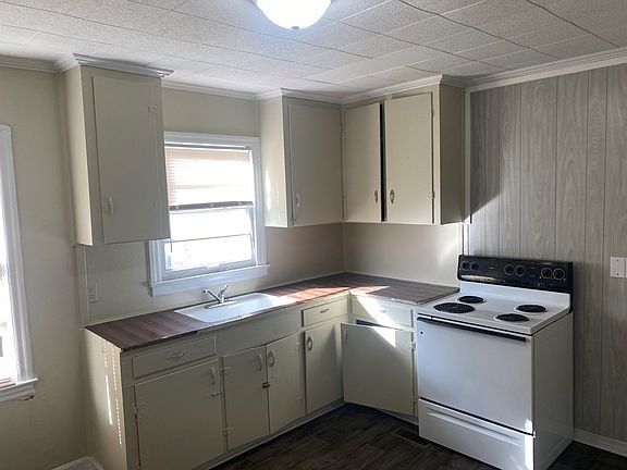 4th image of 1217 Greenwood Dr