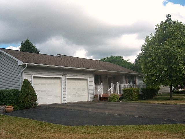 1st image of 105 Valley Ln