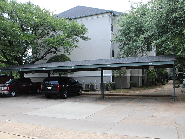 LaCrosse Apartments and Carriage Homes — Photo 7