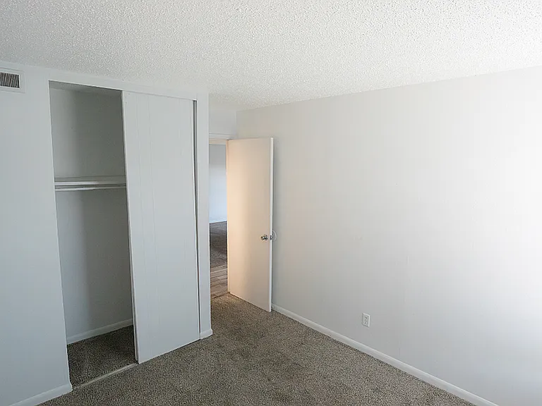 Brentwood Apartments — Photo 9
