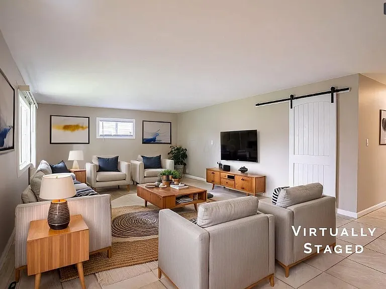 2364 Brentnell Blvd — Photo 5