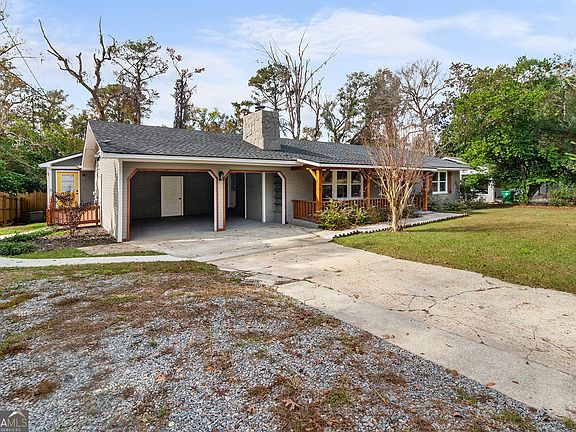 3rd image of 2110 Park Ln