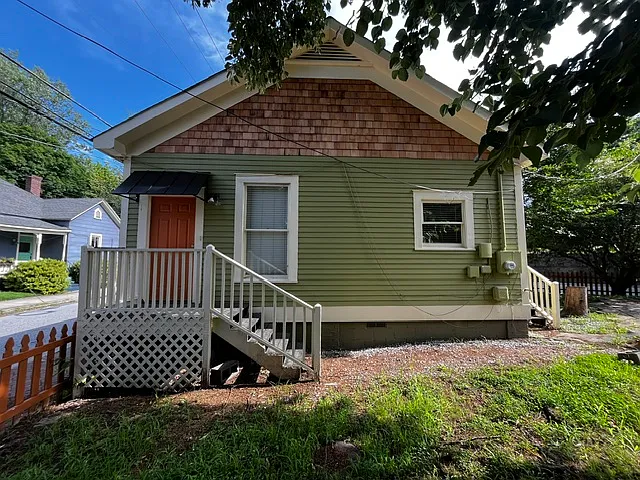 240 Boulevard SE — Photo 3