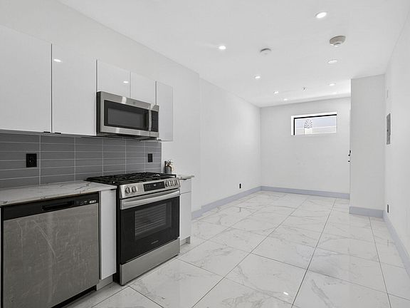 2nd image of 324 20th St #14