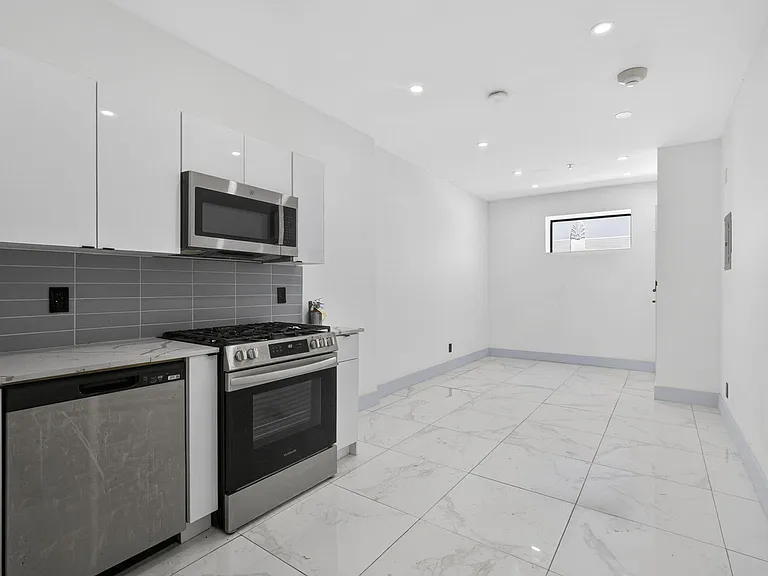 324 20th St #14 — Photo 2