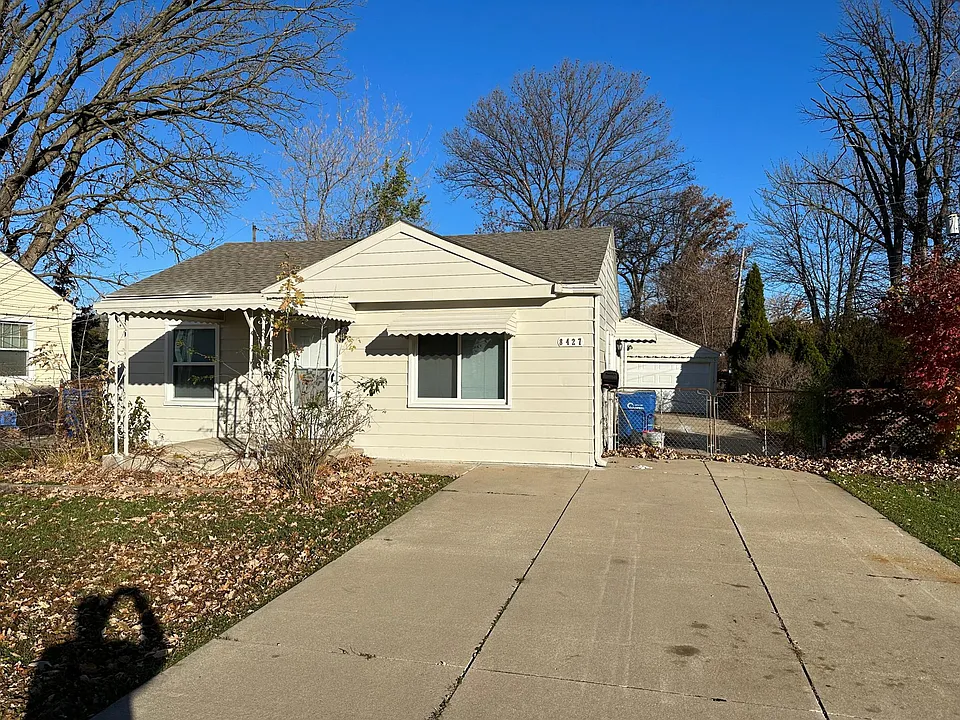 8427 Busko Ave