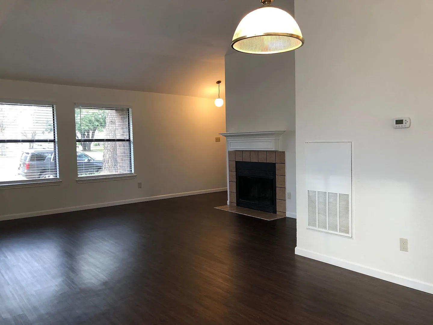 DENTON 208 — Photo 3