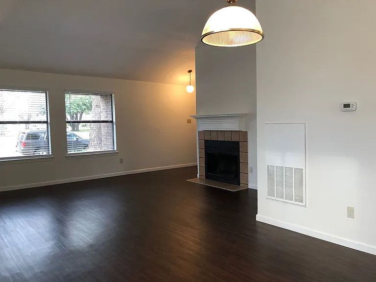 208 E Denton Dr — Photo 3