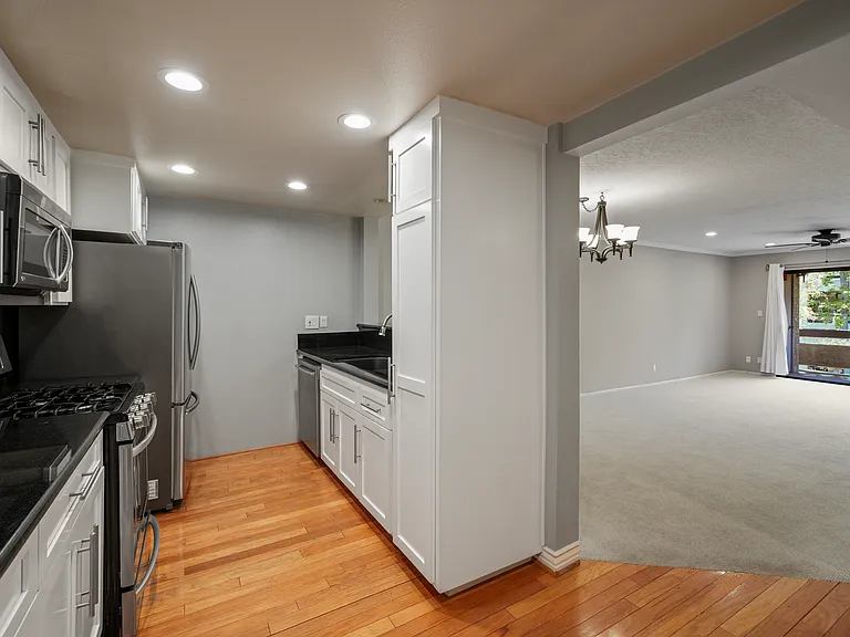 15231 Magnolia Blvd #221 — Photo 2